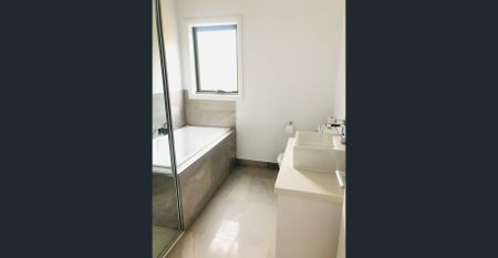 2 bedroom unit in Central Werribee - Photo 2