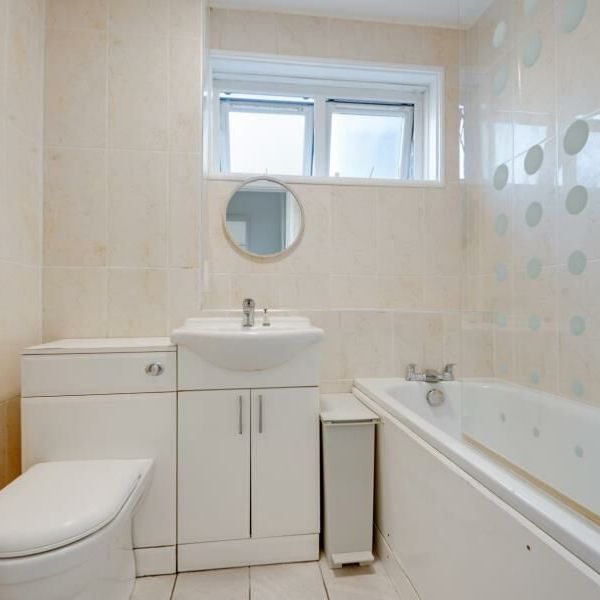 2 Bedroom Flat To Let - Photo 1