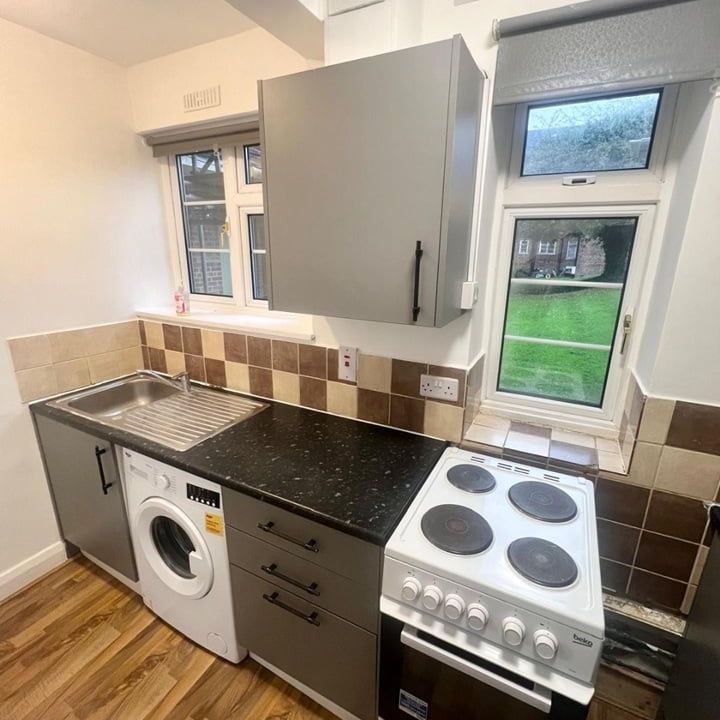 2 Bed Flat, Kings Drive, HA9 - Photo 1