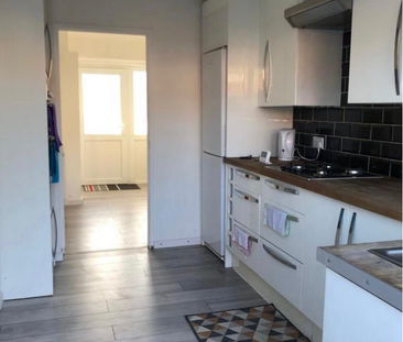 1 bedroom in a house share to rent - Photo 5