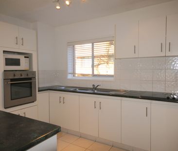 FURNISHED CHEVRON ISLAND 3 BEDROOM APARTMENT - Photo 6