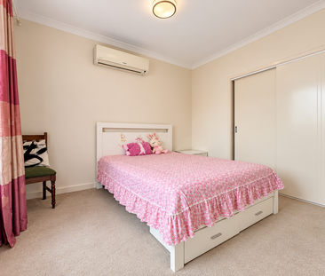 Fully Furnished Townhouse Offering Comfort and Convenience in Glenroy - Photo 5
