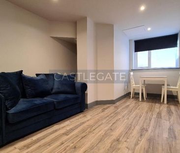1 bedroom in a flat share to rent - Photo 1