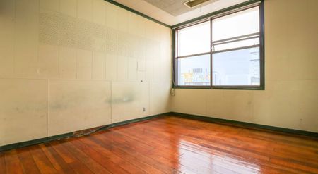 Great Central City Location on Broadway! - Photo 4