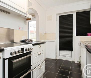 2 bedroom end of terrace house to rent - Photo 3