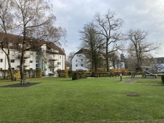 Kompakte 2-Zimmer Wohnung mit möblierter, NEUER Küche und Parkplatz - Photo 1