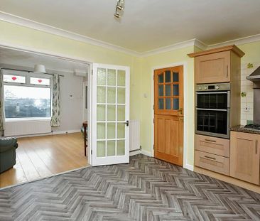 3 bedroom semi-detached house to rent - Photo 3