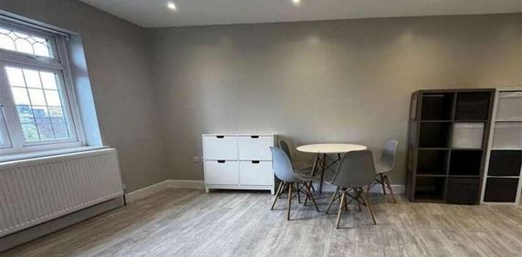 Torcroft, Holders Hill Road, Hendon, NW4 - Photo 2