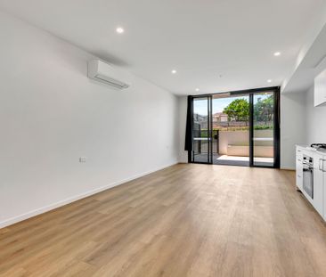 Modern Studio with Courtyard Convenience - Photo 2