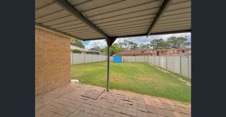 FOUR BEDROOM FAMILY HOME IN GREAT LOCATION!! - Photo 2