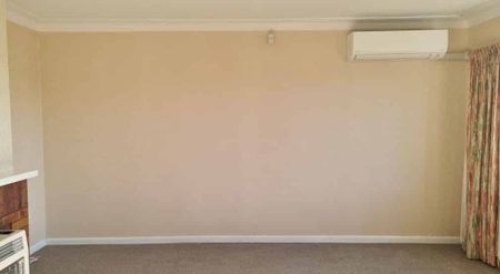 Large Family Home - Photo 4