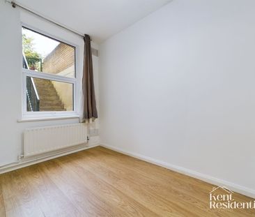 2 bed flat to rent in Tonbridge Road, Maidstone, ME16 - Photo 2