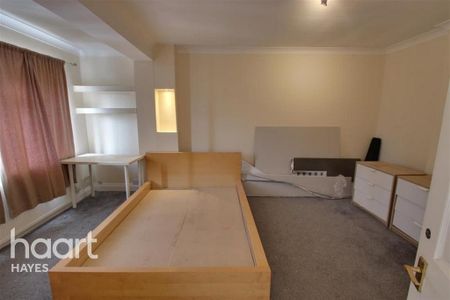 5 bedroom semi-detached house to rent - Photo 2