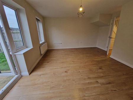 3 bedroom semi-detached house to rent - Photo 2