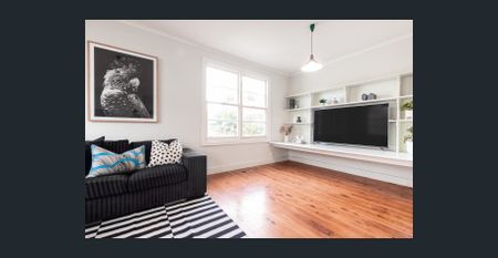 Spacious 3 Bedroom Home - Photo 2