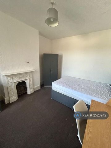 1 bedroom in a house share to rent - Photo 4