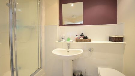 2 bedroom apartment to rent - Photo 5