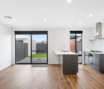 Modern home in new Lakelands. - Photo 5