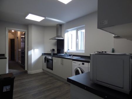 1 bedroom in a house share to rent - Photo 5