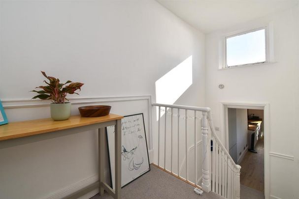 4 bedroom flat to rent - Photo 1