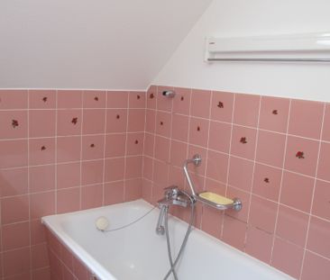 Grosszügige 3-Zimmer Dachwohnung - Photo 2