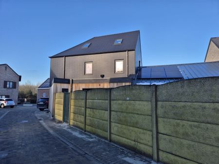 Energiezuinige hoekwoning met 5 slaapkamers en terras. - Photo 4