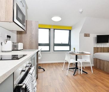 1 bedroom in a flat share to rent - Photo 4