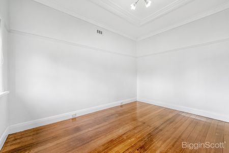 FULL OF CHARM - Photo 5