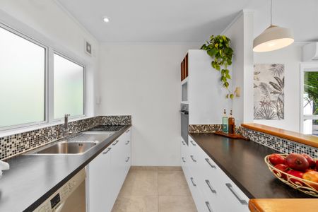 Private, Central Meadowbank - Photo 3