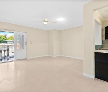 Stylish Three-Bedroom Villa in a Peaceful Location - Photo 2