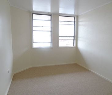 FRESH AND CENTRAL!! - Photo 4