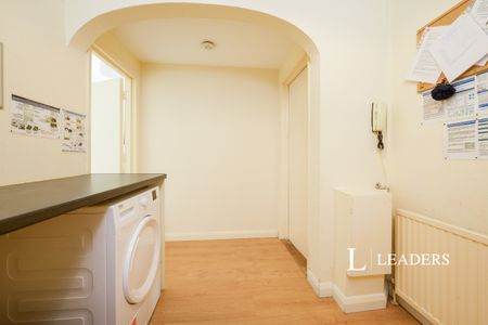 3 bedroom apartment to rent Waverley Road, Southsea, PO5 - Photo 5