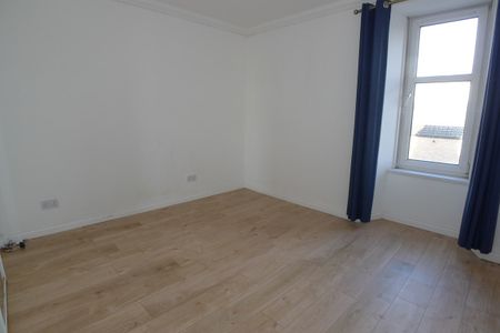 Property to let in Dundee - Photo 4