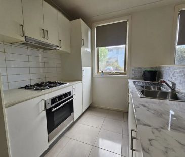 “Charming 2 Bedroom Townhouse in a Prime Location” - Photo 6