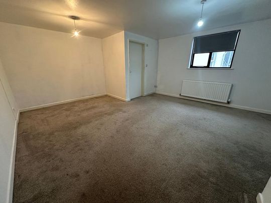 1 bedroom in a flat share to rent - Photo 1