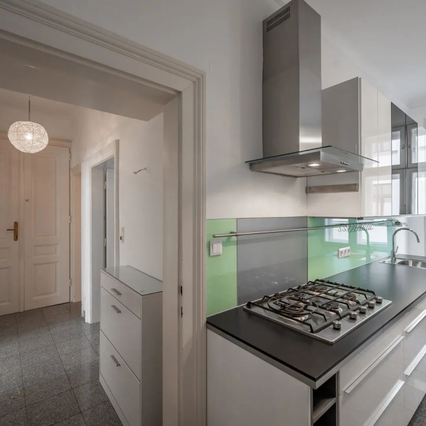 Modern ausgestattete Altbauwohnung (2 Zi. + Küche) nahe Q19 - ab März - ideal für Paare! - Photo 1