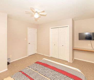 Rent-A-Room in this Roomy 8 Bed Home! Based On Double Occupancy. - Photo 4