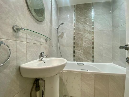 2 Bed Flat, High Street Colliers Wood, SW19 - Photo 1