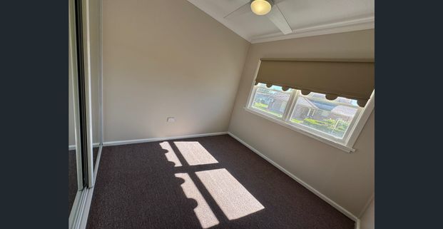 Freshly painted, 3 bedroom with rumpus room, air conditioning and carport. - Photo 1