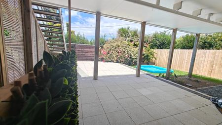 Property Management111A East Coast Road, Castor Bay - House for Rent - Photo 3