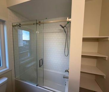 For Lease - 17 Victor Metcalf Lane, Richmond Hill, Ontario - Photo 6