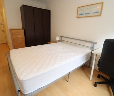 Room in a Shared Flat, Lamb Court, E14 - Photo 1