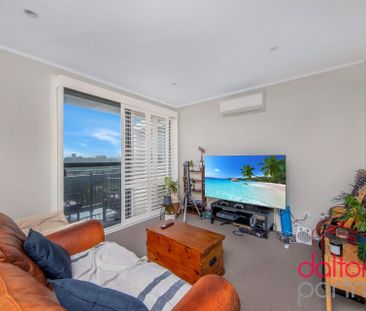 Sunny Apartment 170m from Dixon Park Beach - Photo 2