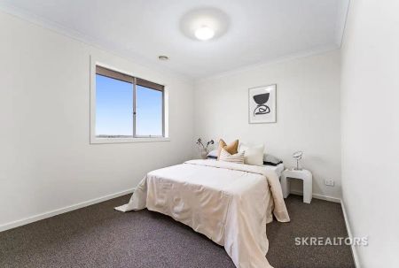 “Modern Family Living in Mt Aitken's Finest” - Photo 5