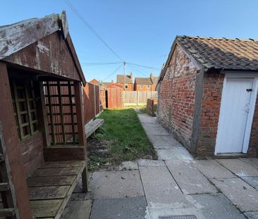 3 bedroom end of terrace house to rent - Photo 2