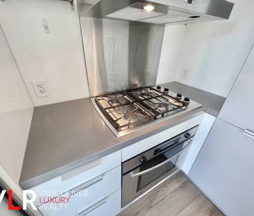 Condo in Downtown Vancouver, BC - Photo 4