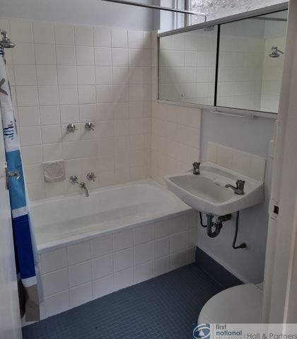 Ideally Located Flat - Photo 4