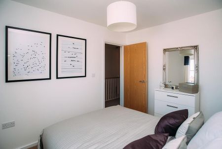 3 bedroom semi-detached house to rent - Photo 2