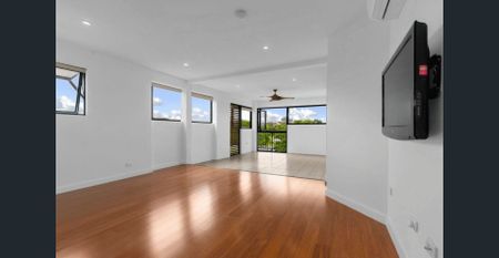 Discover the perfect blend of comfort and convenience in this ultra-affordable rental located in the heart of New Farm. - Photo 5