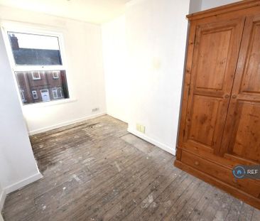 2 bedroom end of terrace house to rent - Photo 2